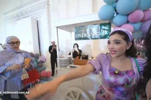 7 hidangan di acara ulang tahun Azura anak Aurel dan Atta yang pertama, penuh jajanan lezat