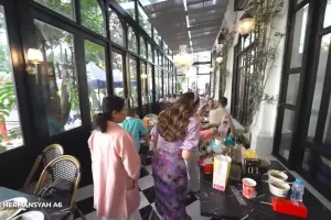 7 hidangan di acara ulang tahun Azura anak Aurel dan Atta yang pertama, penuh jajanan lezat