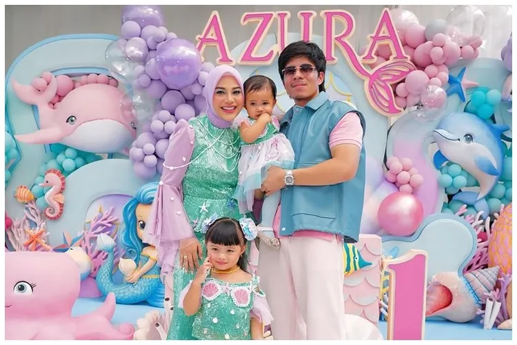 7 hidangan di acara ulang tahun Azura anak Aurel dan Atta yang pertama, penuh jajanan lezat