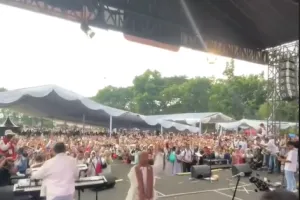 Tampil perdana usai resmi menikah dengan Ayus, 9 momen Nissa Sabyan manggung di acara kampanye