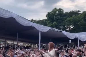 Tampil perdana usai resmi menikah dengan Ayus, 9 momen Nissa Sabyan manggung di acara kampanye