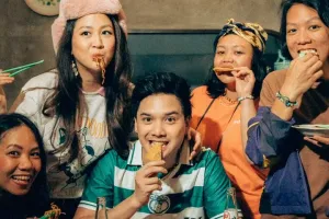 Diisukan cerai, ini 9 momen kebersamaan Sherina & Baskara Mahendra di anniversary ke-2 restoran bakmi