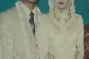 6 Foto lawas pernikahan Miftah Maulana dan Ning Astuti, netizen: sang pendakwah wajahnya mirip Gibran