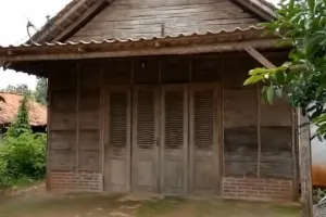 Dari luar seperti rumah kayu usang, 9 potret dalamnya ini bikin maling terkecoh