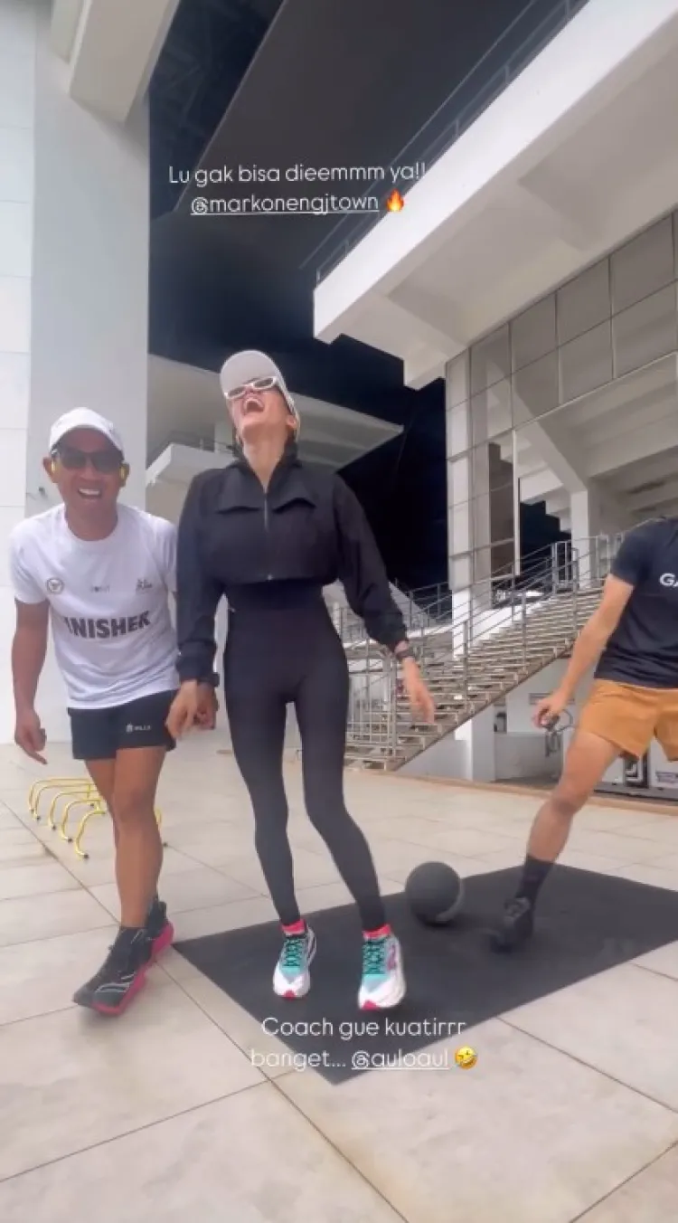 Pakai celana legging super ketat, 5 penampilan Olla Ramlan saat olahraga ini banjir kritikan