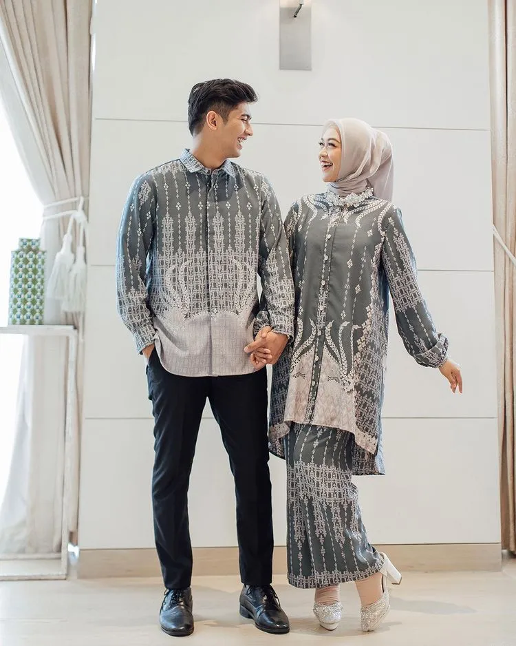 Inspirasi baju couple Lebaran ala 7 seleb Berbagai sumber