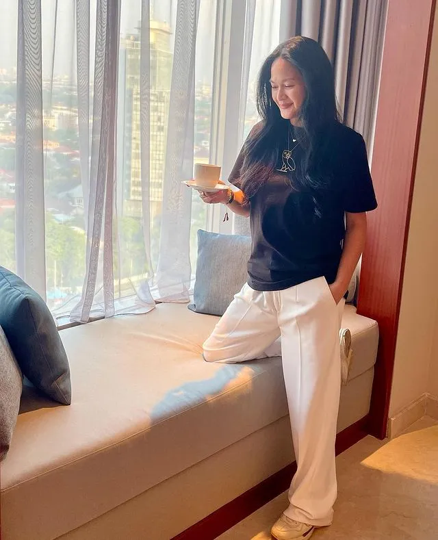 6 Rahasia wajah awet muda Donna Harun Instagram