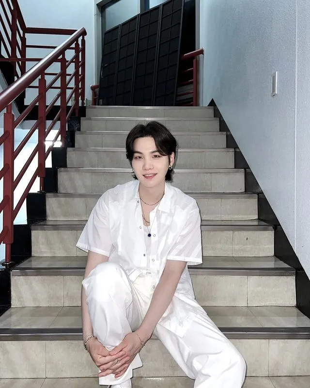 <img style= <img style=