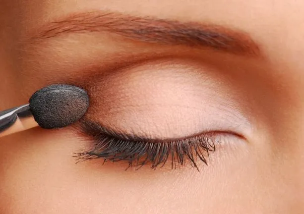 Rahasia makeup soft glam look Raisa Andriana Berbagai sumber