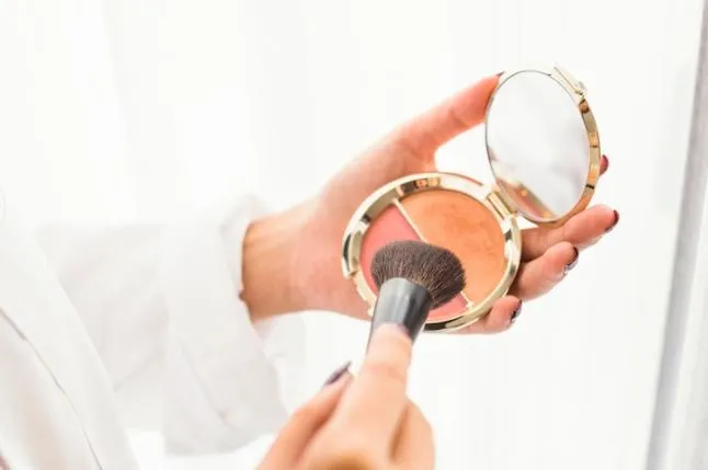 Rahasia makeup flawless ala Nikita Willy Berbagai sumber