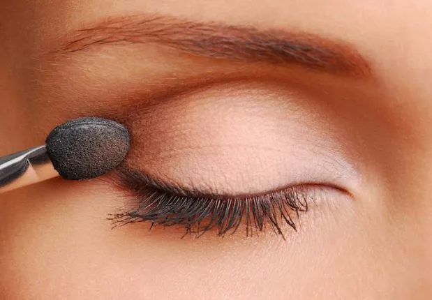 Rahasia makeup flawless ala Cinta Laura Berbagai sumber