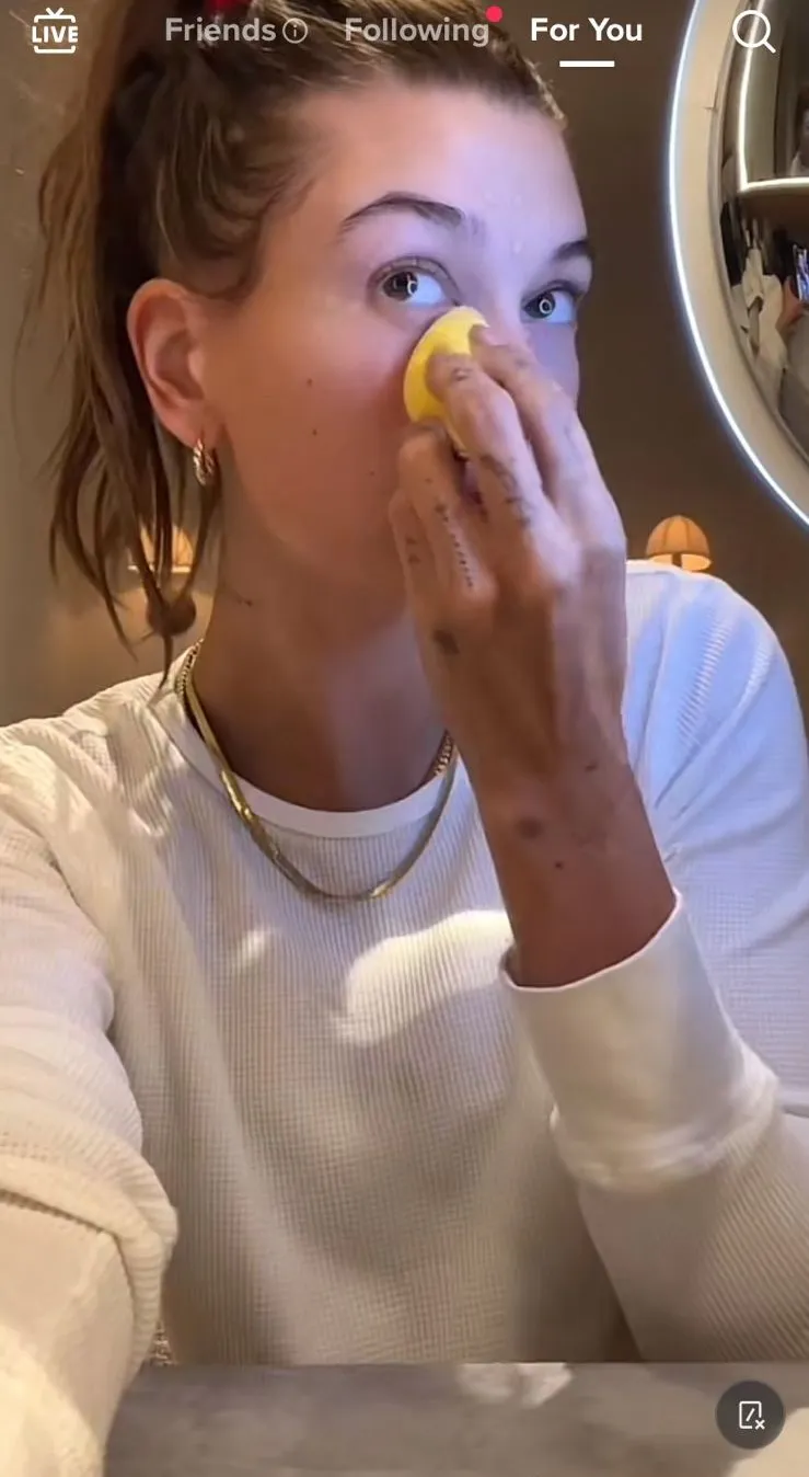 Step makeup ala Hailey Bieber © 2023 brilio.net