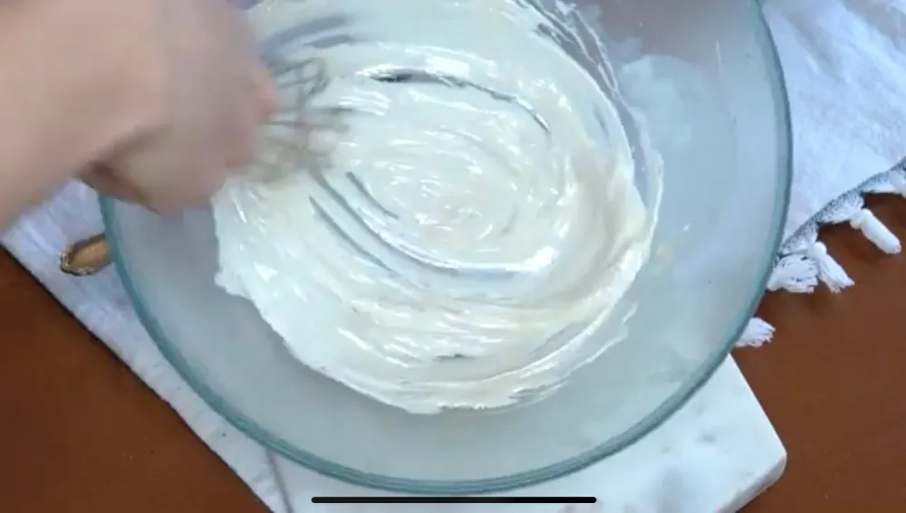 Membuat hand cream hanya dengan 5 bahan alami © berbagai sumber Membuat hand cream hanya dengan 5 bahan alami © berbagai sumber