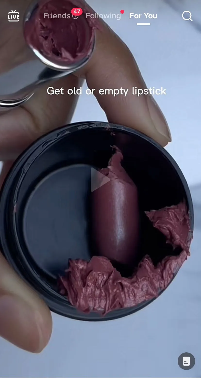 hilangkan lingkaran hitam bawah mata pake eye roller © 2023 berbagai sumber