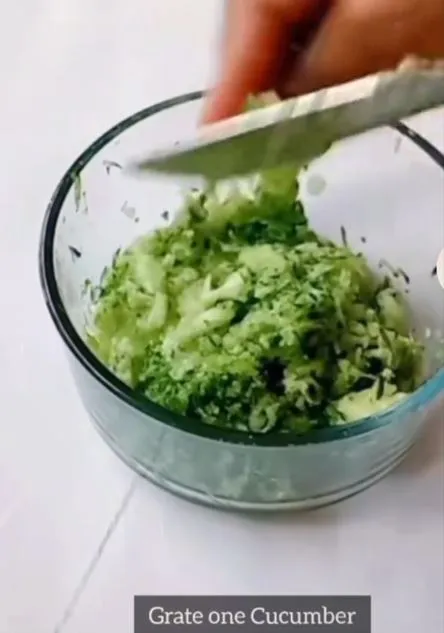 Kencangkan wajah kendur pakai mentimun Berbagai sumber