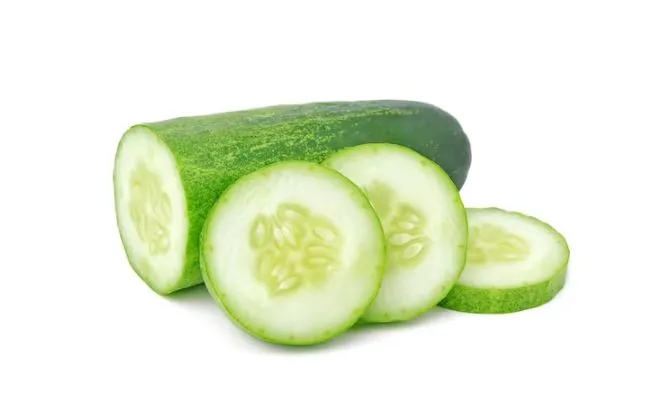 Atasi mata bengkak dan sembap pakai timun Berbagai sumber