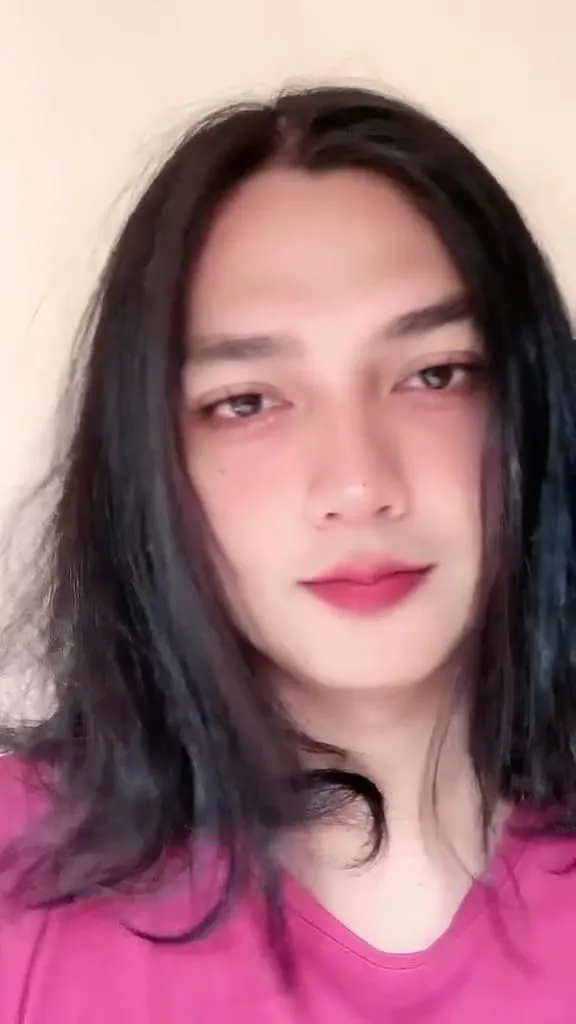 Cowok enggan cukur kumis © Instagram