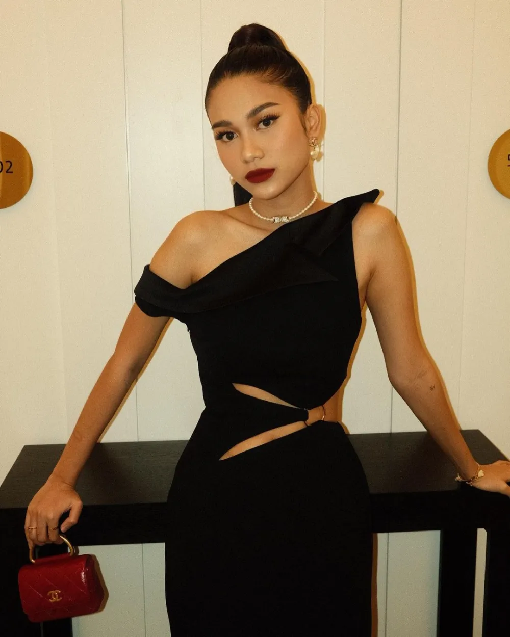 potret zize dengan makeup bold pangling © instagram