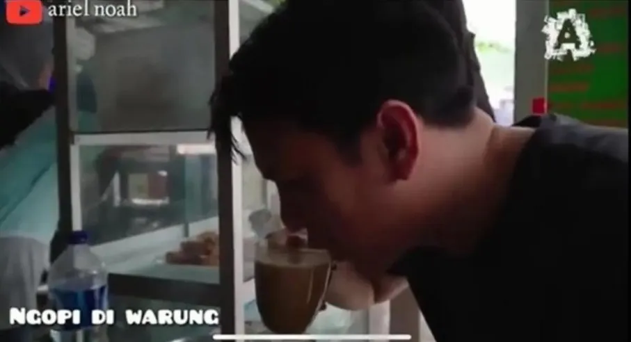 penyanyi jajan di pinggir jalan © berbagai sumber