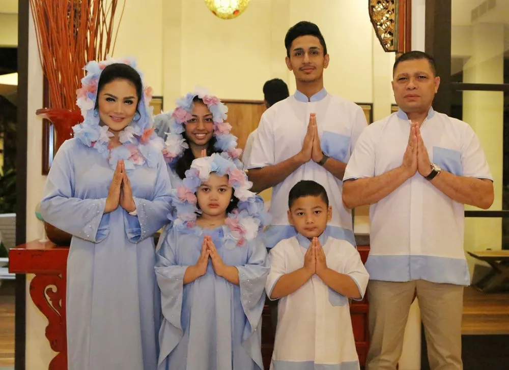 Krisdayanti dengan putri sambungnya © Instagram Krisdayanti dengan putri sambungnya © Instagram