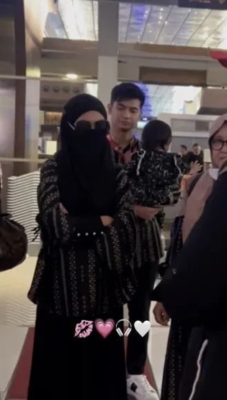 momen ria ricis umroh bareng teuku ryan © berbagai sumber