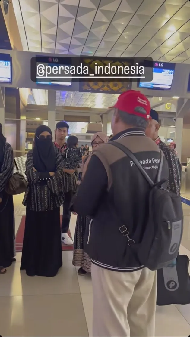 momen ria ricis umroh bareng teuku ryan © berbagai sumber