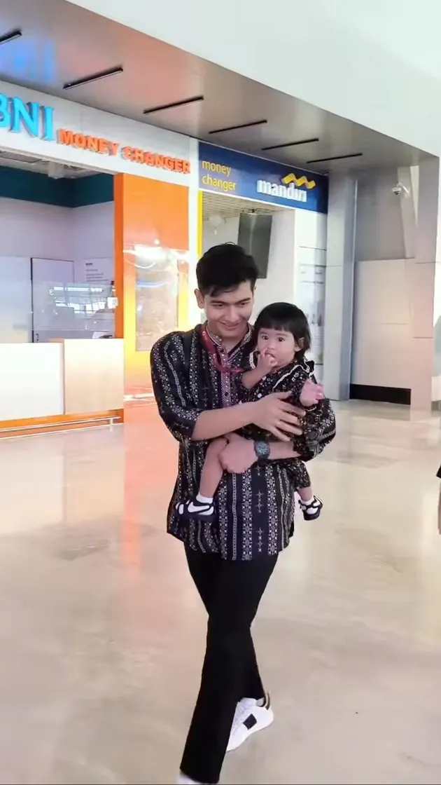 momen ria ricis umroh bareng teuku ryan © berbagai sumber