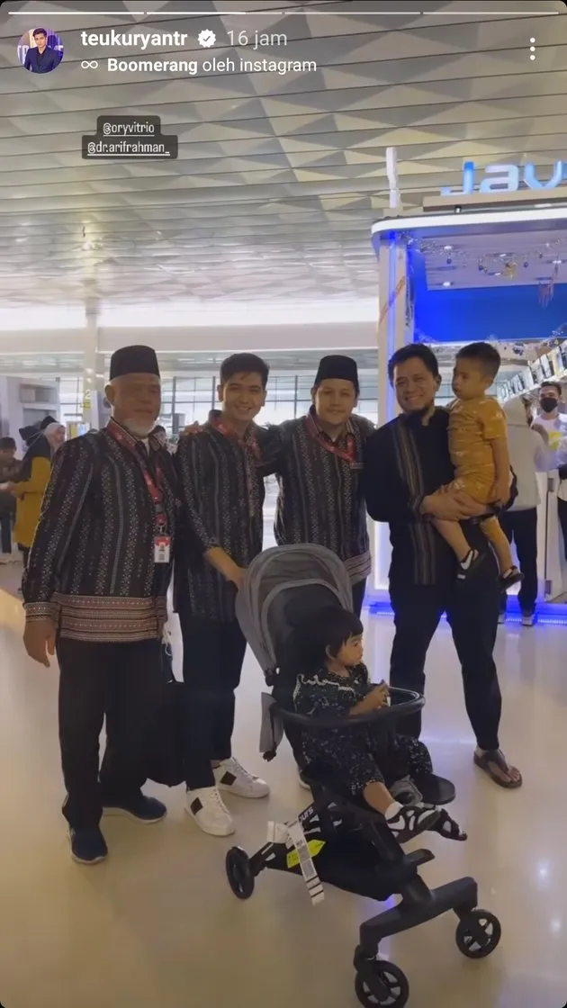 momen ria ricis umroh bareng teuku ryan © berbagai sumber