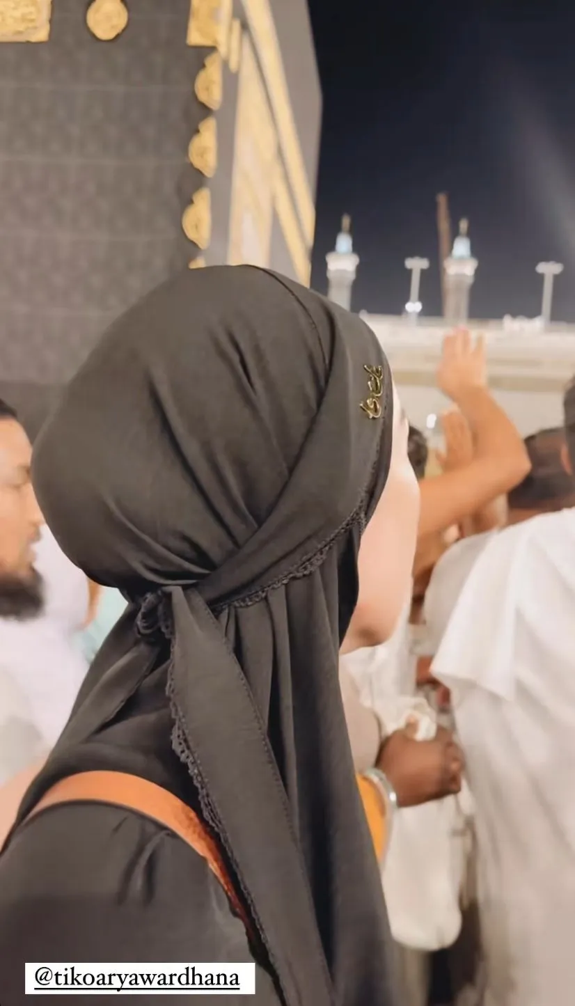 momen bcl laksanakan umroh ashraf © instagram momen bcl laksanakan umroh ashraf © instagram