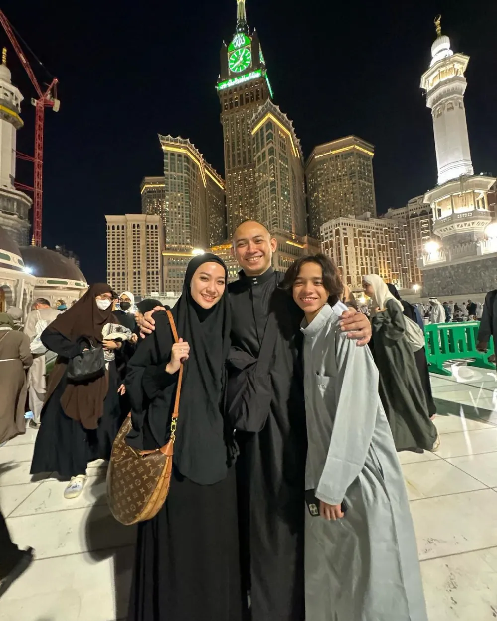 momen bcl laksanakan umroh ashraf © instagram momen bcl laksanakan umroh ashraf © instagram