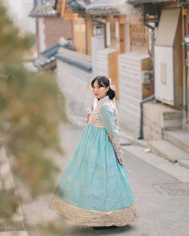 penyanyi kenakan hanbok saat di Korea © Instagram penyanyi kenakan hanbok saat di Korea © Instagram