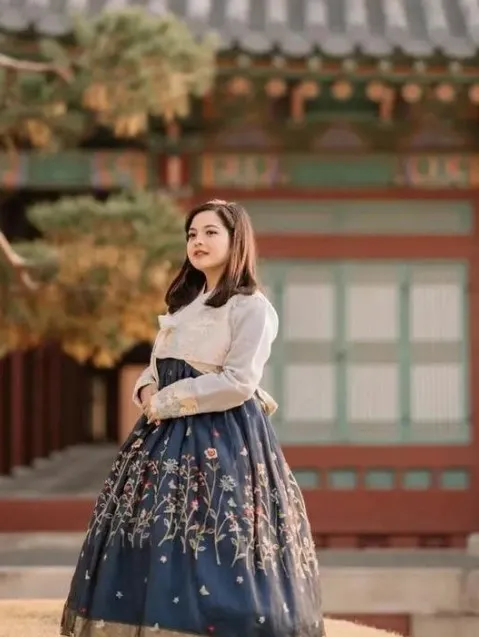 penyanyi kenakan hanbok saat di Korea © Instagram penyanyi kenakan hanbok saat di Korea © Instagram