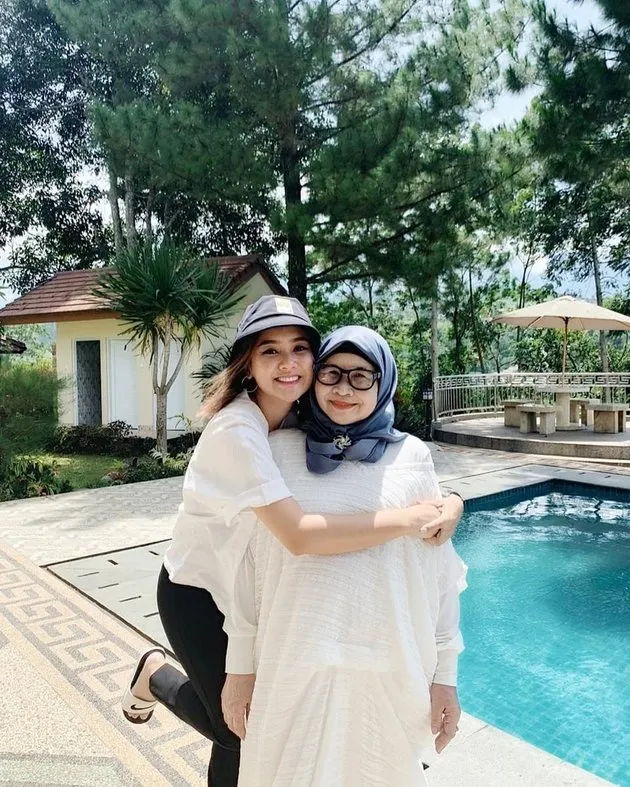 potret pedangdut liburan bareng ibu © instagram