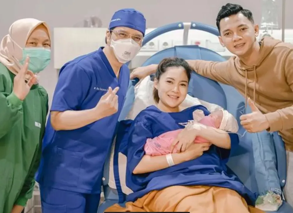 Pesona istri penyanyi pasca melahirkan © 2024 brilio.net