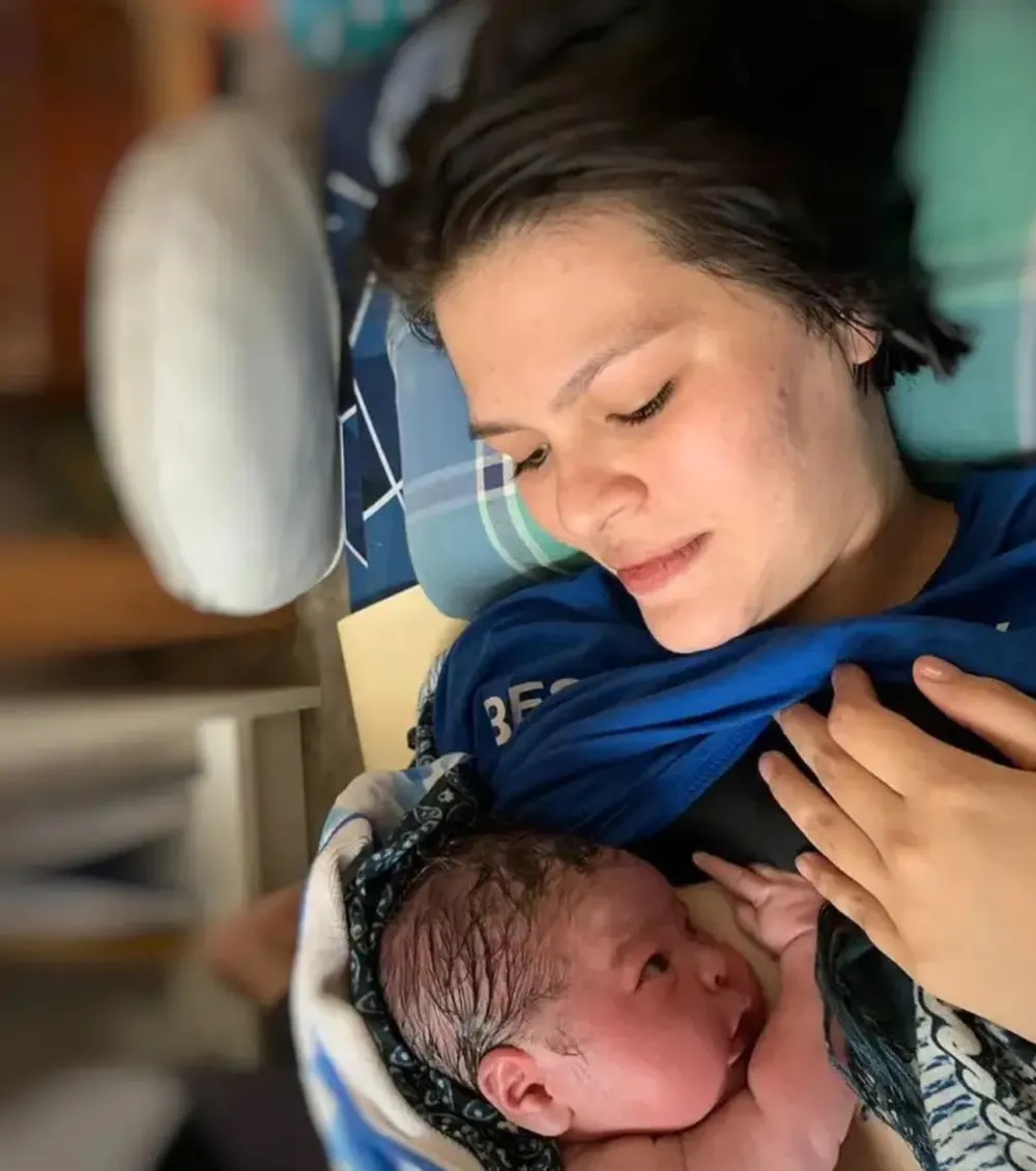 Pesona istri penyanyi pasca melahirkan © 2024 brilio.net