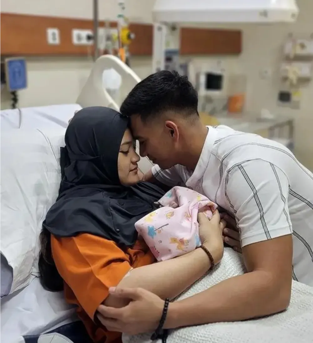 Pesona istri penyanyi pasca melahirkan © 2024 brilio.net