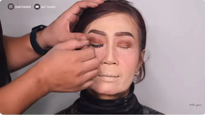 Transformasi nenek 60 tahun dirias jadi pengantin berbagai sumber