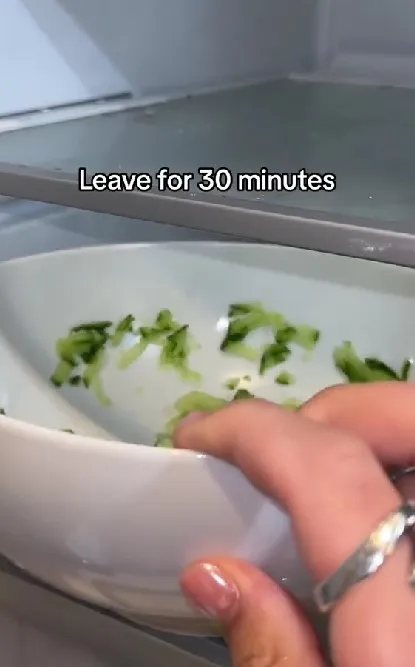 Cara simpel cerahkan mata panda ala pria TikTok