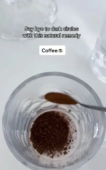 Cewek pudarkan mata panda pakai kopi TikTok