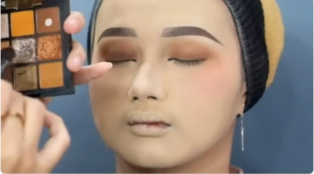 Transformasi makeup gadis berwajah kusam berbagai sumber Transformasi makeup gadis berwajah kusam berbagai sumber