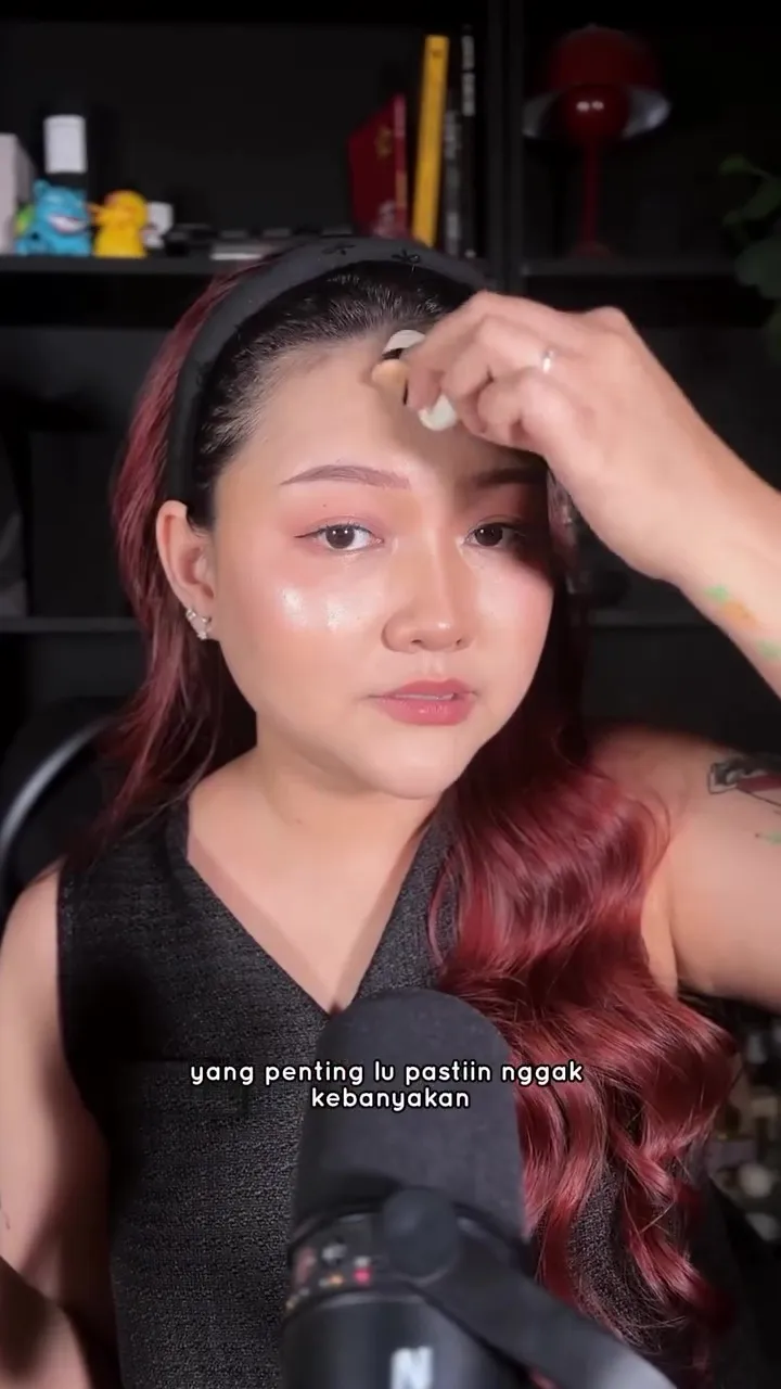 cara retouch makeup agar tetap glowing © Instagram