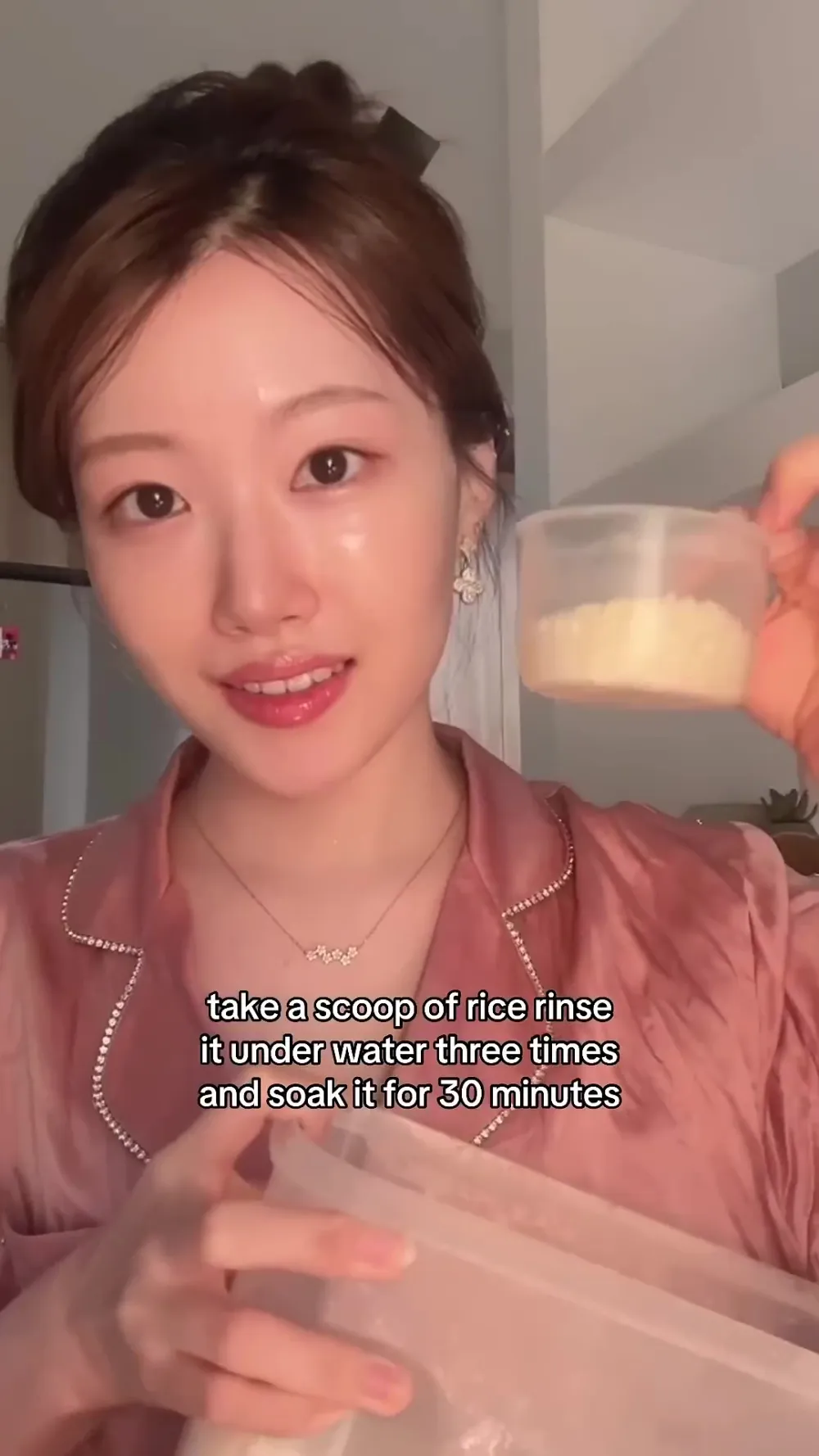 Wanita Korea ini bagikan rahasia wajah kenyal © YouTube