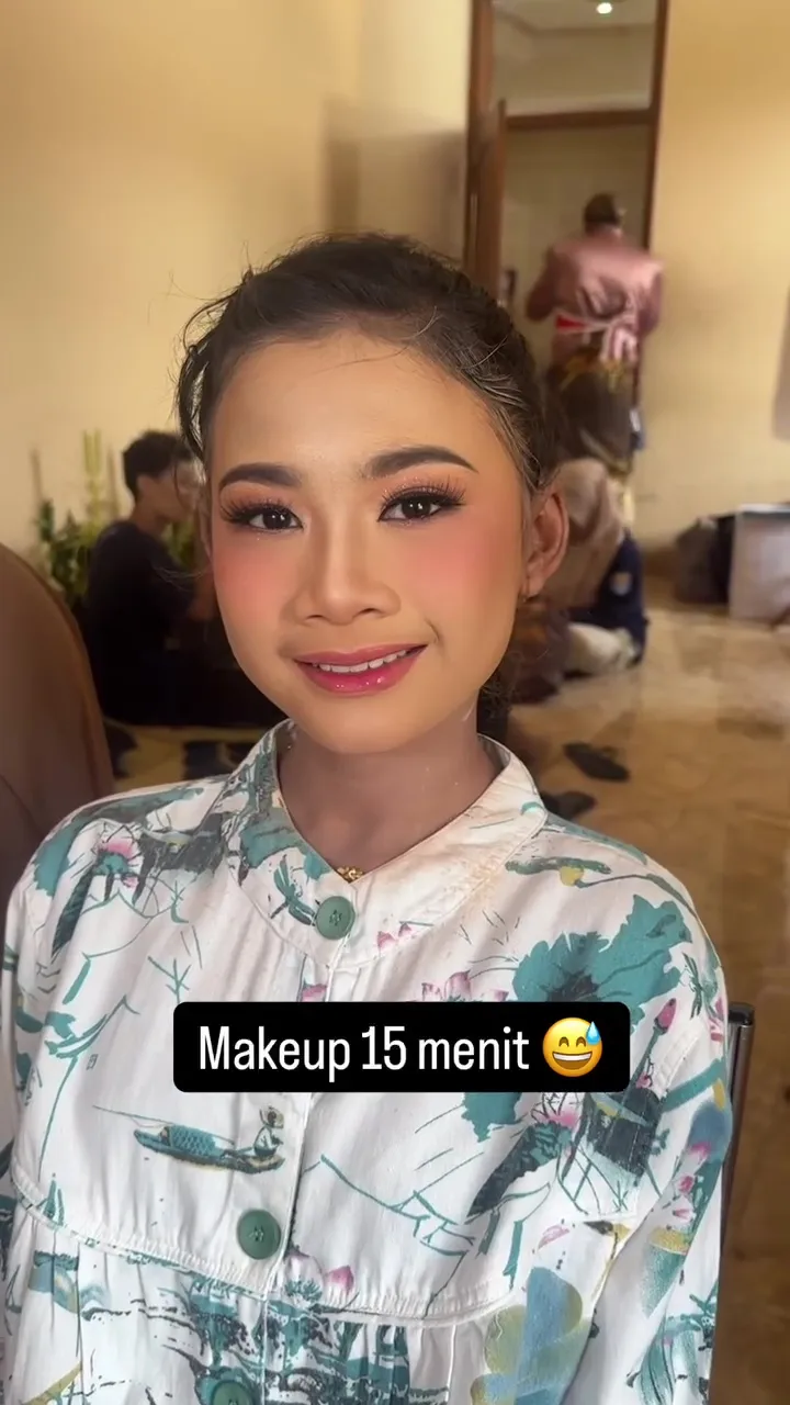 Tak puas karena makeup luntur © Instagram