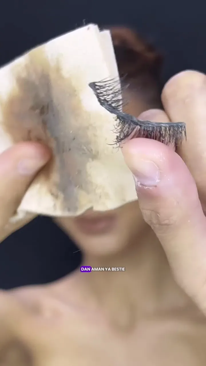 trik melepas bulu mata palsu © Instagram 