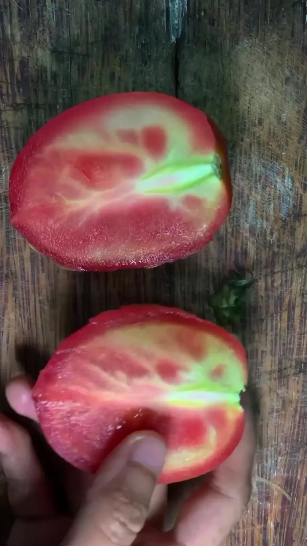 wanita ini cuma pakai masker alami © YouTube