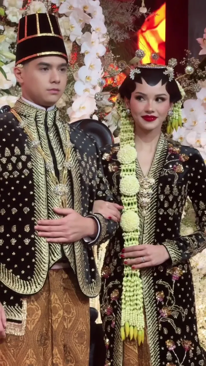 makeup Alyssa Daguise pakai paes © Instagram