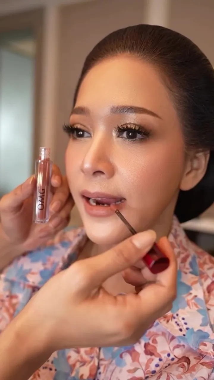 Maia Estianty cuma pakai lipstik Rp20 ribuan © Instagram Maia Estianty cuma pakai lipstik Rp20 ribuan © Instagram