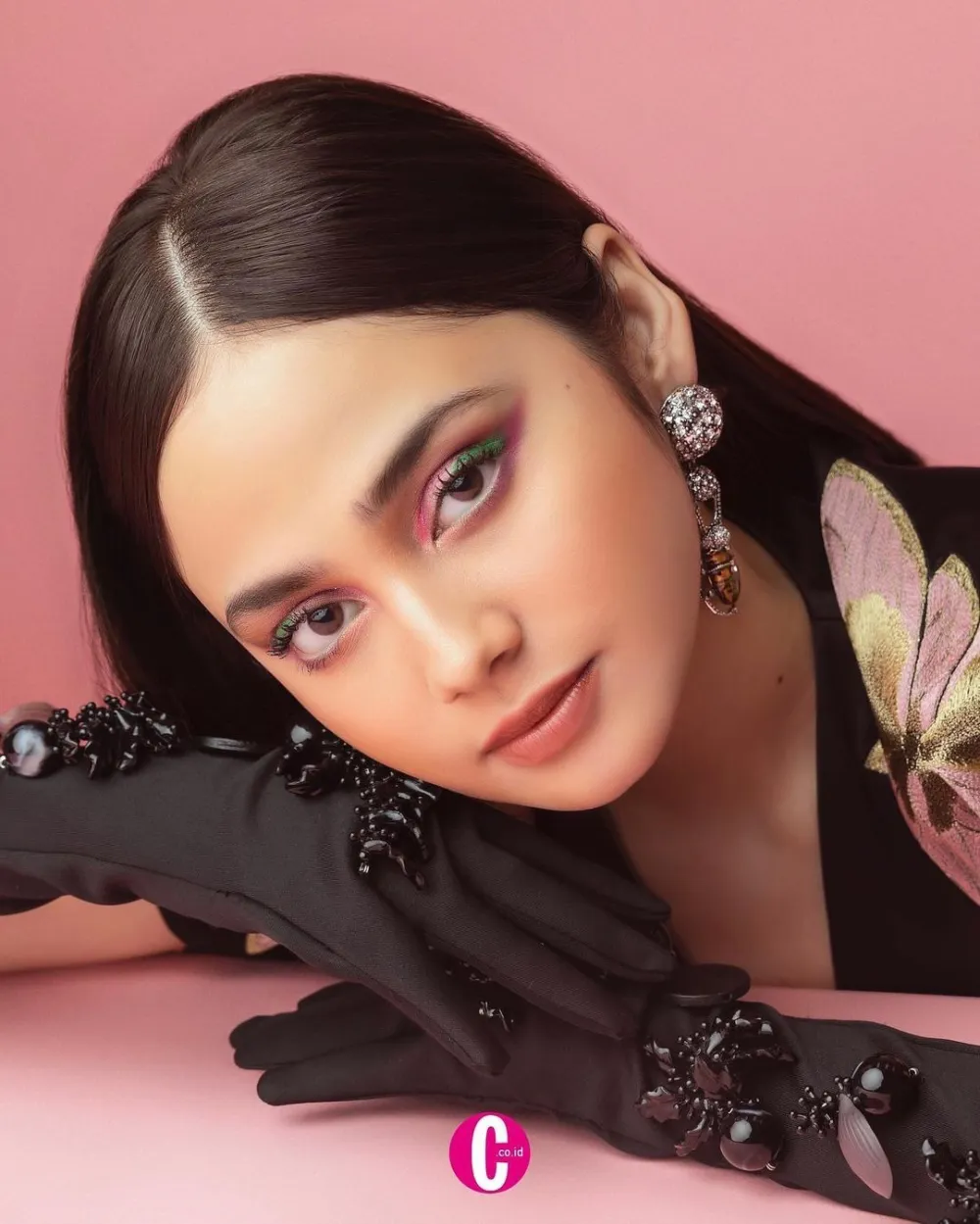 makeup bold ala Syifa Hadju © 2025 brilio.net