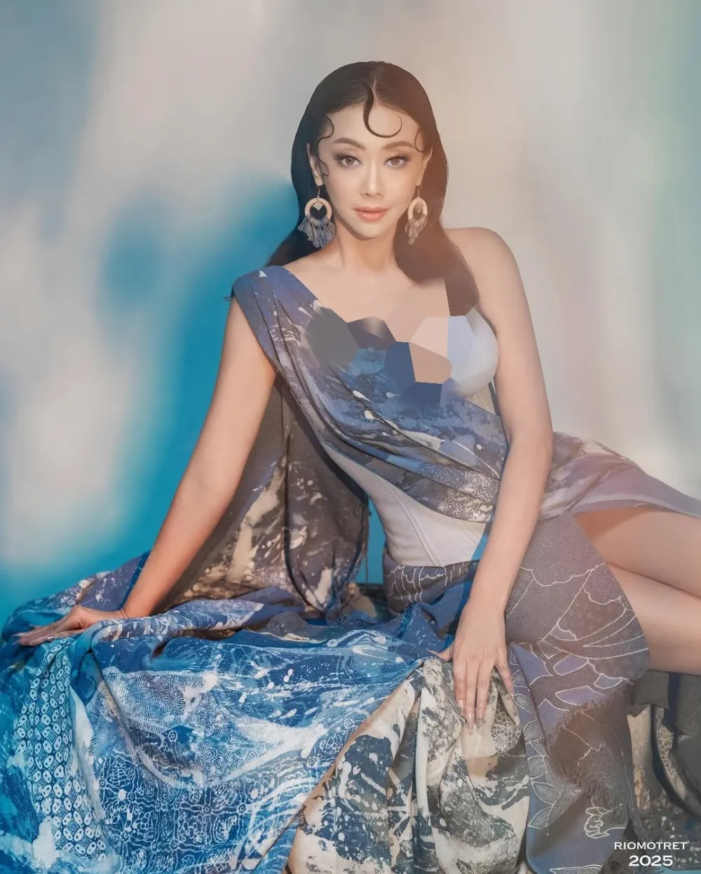 Asri Welas dengan glam makeup © Instagram 