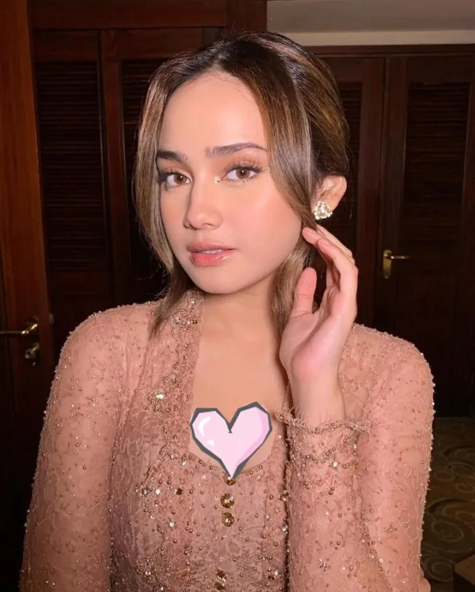 makeup kondangan Syifa Hadju © Instagram 